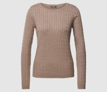Strickpullover mit Zopfmuster
