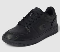 Sneaker mit Label-Detail