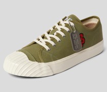 Sneaker mit Label-Details