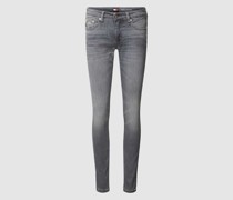 Jeans mit Reißverschluss mit Label-Patch und Denim-Look