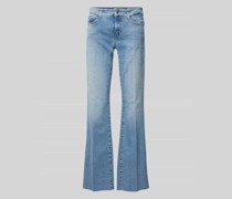Flared Fit Jeans mit Bügelfalten
