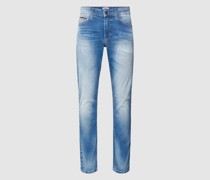 Slim Fit Jeans mit Label-Detail