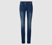 Jeans im Denim-Look mit Label-Patch und Used-Look