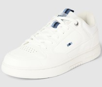 Sneaker mit Label-Stitching