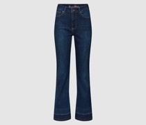 Jeans mit Label-Details