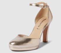 Pumps im Metallic-Look