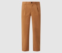 Tapered Fit Chino mit Stretch-Anteil Modell 'Pleat'