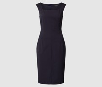 Knielanges Kleid mit Square-Neck-Ausschnitt Modell 'neuer GJ'
