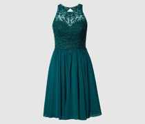 Cocktailkleid mit floralen Stickereien und Ziersteinen