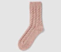 Socken mit Zopfmuster