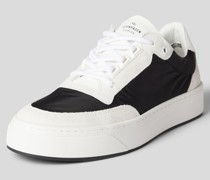 Sneaker mit Kontrastbesatz