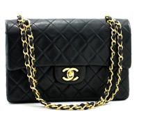Second Hand Flap Bag aus Leder in Schwarz