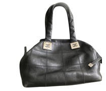 Second Hand Handtasche aus Leder in Schwarz