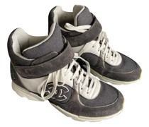 Second Hand Sneakers aus Wildleder in Grau