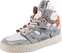 Sneaker high