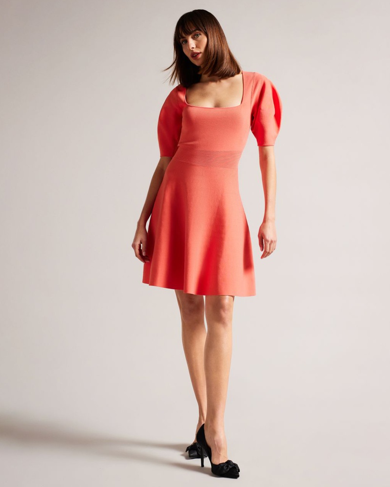 Ted Baker Damen Skater-Kleid mit Puffärmeln in Koralle Hayliy