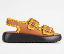 Sandalen mit Doppelriemen aus Leder