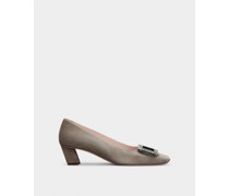 Pumps Belle Vivier mit Stone Schnalle aus Veloursleder