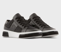 Sneaker aus Leder und Stoff