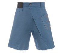 Verdrehte Chino-Shorts