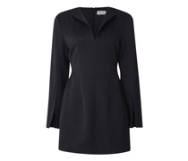 Duchesse-Kleid mit V-Ausschnitt