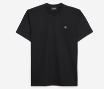 Schwarzes Jersey-t-shirt mit Totenkopf-badge