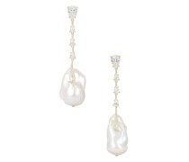 By Adina Eden OHRRINGE DANGLING CZ BAROQUE PEARL in Ivory.
