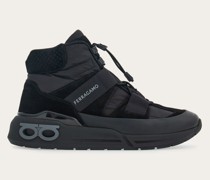 High Top Sneaker mit Trekking Details