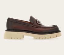 Loafer in Mokassin Machart mit Ornament und Chunky Sohle
