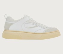 Sneaker mit Formeinsätzen