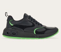 Sneaker mit zweifarbigen Intarsien