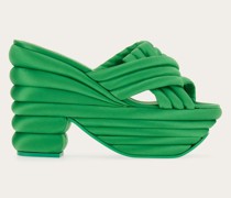 Sandale mit plastischem Plateau