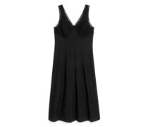 Kleid Mit Häkelverzierungen