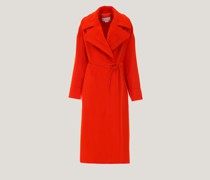 Overcoat with three-dimensional shapes