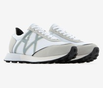 Sneakers mit Wildledereinsätzen