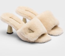 Sandalen aus Lammfell