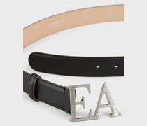 Gürtel aus Leder mit EA-Relieflogo auf der Schnalle