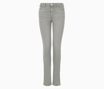 Jeans J18 mit Hohem Bund und Schmalem Bein, aus Stückgefärbtem Stretchgewebe