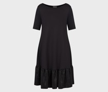 Kleid aus Scuba-Stoff mit strassbesetztem Volant