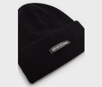Mütze aus Wolle in Rippenstrick mit Logo-Patch