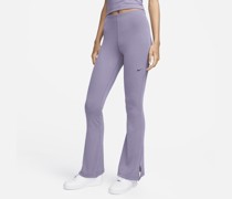 Eng anliegende Nike Sportswear Chill Knit Mini-Rib-Leggings mit ausgestelltem Bein für Damen - Lila