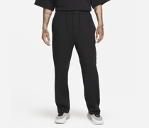 Nike Sportswear Tech Fleece Reimagined Herren-Trainingshose mit offener Passform und offenem Saum - Schwarz