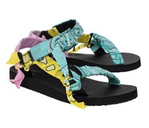 Sandalen im Bandana-Design