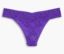 Tief sitzender String aus Stretch-Spitze