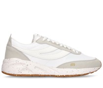 Trainings-Sneakers aus veganem Kunstleder