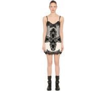 MINIKLEID AUS WOLLKREPP UND SPITZE