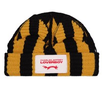 Strickmütze mit Streifen und Ohren