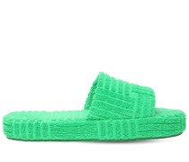 FROTTEE-SANDALEN MIT GEOMETRISCHEM MOTIV