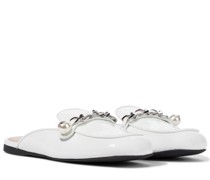 Verzierte Slippers aus Lackleder