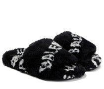 Pantoletten aus Faux Fur